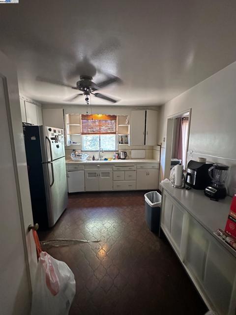 574 Juana Ave, San Leandro CA: https://media.crmls.org/mediaz/6d751095-86d7-4d36-940c-554f73b6a24d.jpg