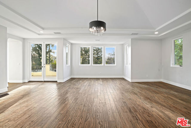 5309 Louise Avenue, Encino CA: https://media.crmls.org/mediaz/6d751758-b6b7-4172-811c-b3a0eeae817d.jpg