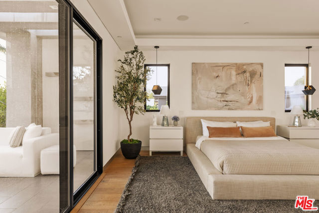 4445 Camellia Avenue, Studio City CA: https://media.crmls.org/mediaz/6d75917c-a04e-401a-8acf-78f3cb0dd153.jpg