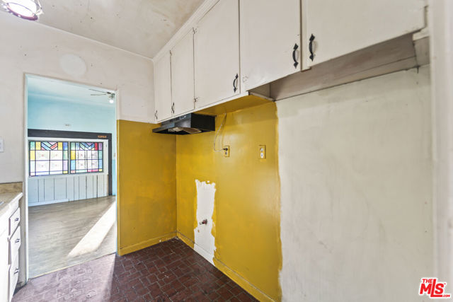 4958 Loleta Avenue, Los Angeles CA: https://media.crmls.org/mediaz/6d75aec0-c24d-43bc-83c4-87d3fb529679.jpg