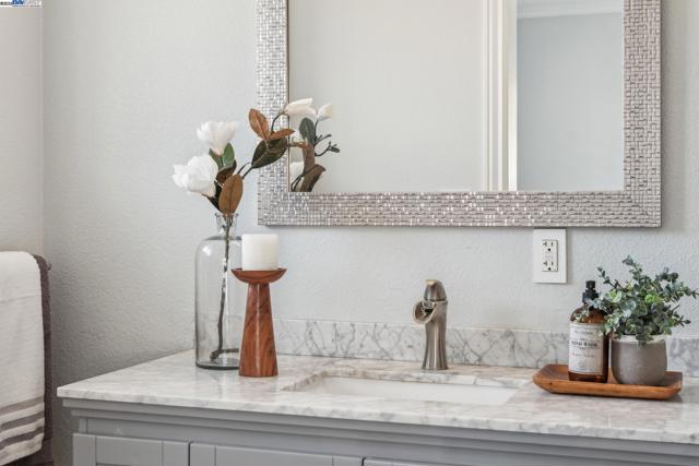 4613 Mirador Dr, Pleasanton CA: https://media.crmls.org/mediaz/6d77208d-e18f-4b3b-8c13-2e40d44ada4e.jpg