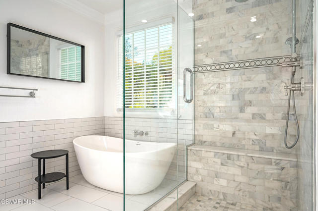 508 W Stafford Road, Thousand Oaks CA: https://media.crmls.org/mediaz/6d774480-1346-4bcd-8e7e-e9f1bd25b4c3.jpg