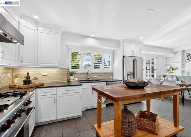 Image 11 of 60 For 976 Richard Ln