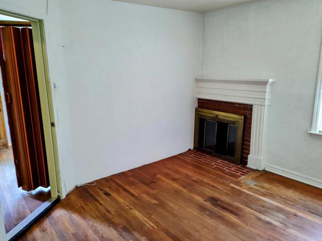 230 Paloma Avenue, Salinas CA: https://media.crmls.org/mediaz/6d779eb4-f8fc-4904-9fc3-b4619202a782.jpg