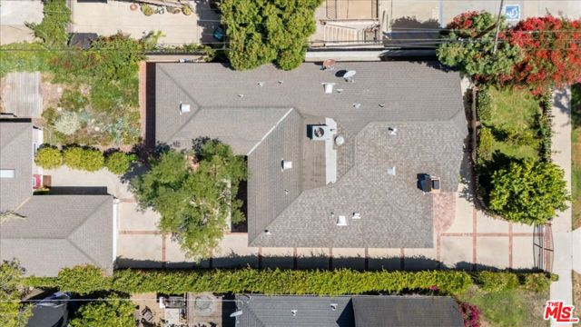 4385 Camellia Avenue, Studio City CA: https://media.crmls.org/mediaz/6d77fe09-fed9-431e-8df1-c27678d98055.jpg