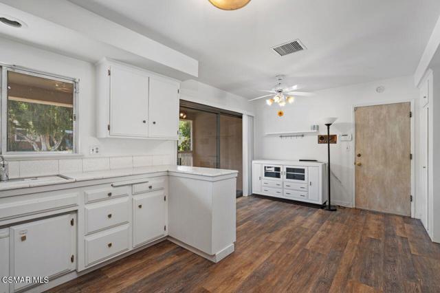 5708 Wilhelmina Avenue, Woodland Hills CA: https://media.crmls.org/mediaz/6d784bc9-3d28-484f-bde5-3e9b68e4df28.jpg