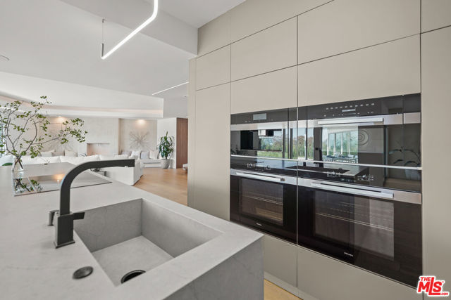 17116 Adlon Road, Encino CA: https://media.crmls.org/mediaz/6d788474-d411-4298-9f89-dab93046e33b.jpg