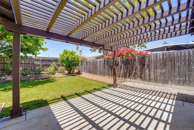 8896 Belfast Cir, San Diego CA: https://media.crmls.org/mediaz/6d788e08-7ee9-4db2-860e-6de71e750d21.jpg