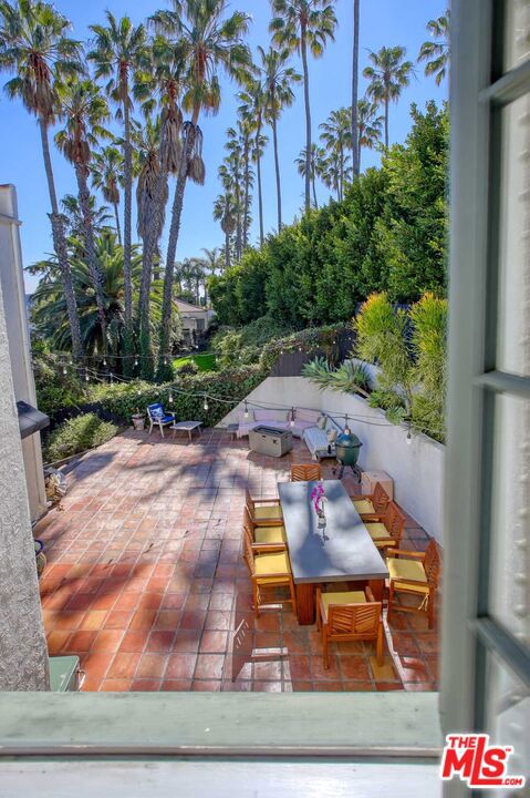 6749 Whitley Terrace, Los Angeles CA: https://media.crmls.org/mediaz/6d78ed78-d917-4941-9c3e-49f8362ea44e.jpg