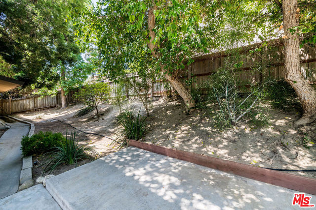 24417 Clipstone Street, Woodland Hills CA: https://media.crmls.org/mediaz/6d79487f-3987-4d68-a7a8-1b4f8c01f8ba.jpg