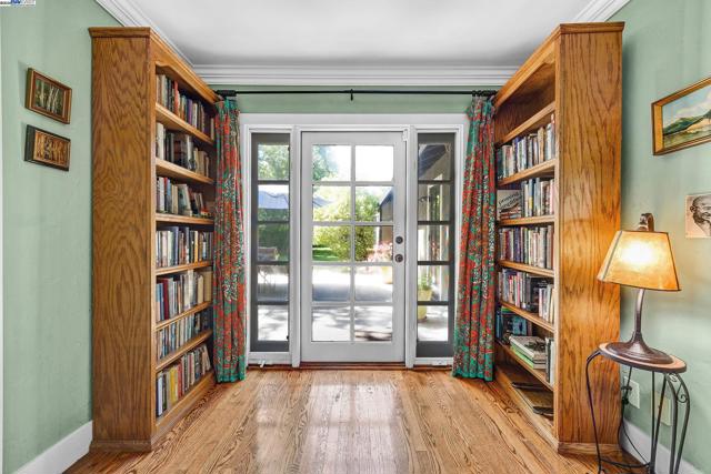 203 Roberta Ave, Pleasant Hill CA: https://media.crmls.org/mediaz/6d795b33-1d5b-4722-9022-579ac2334a97.jpg