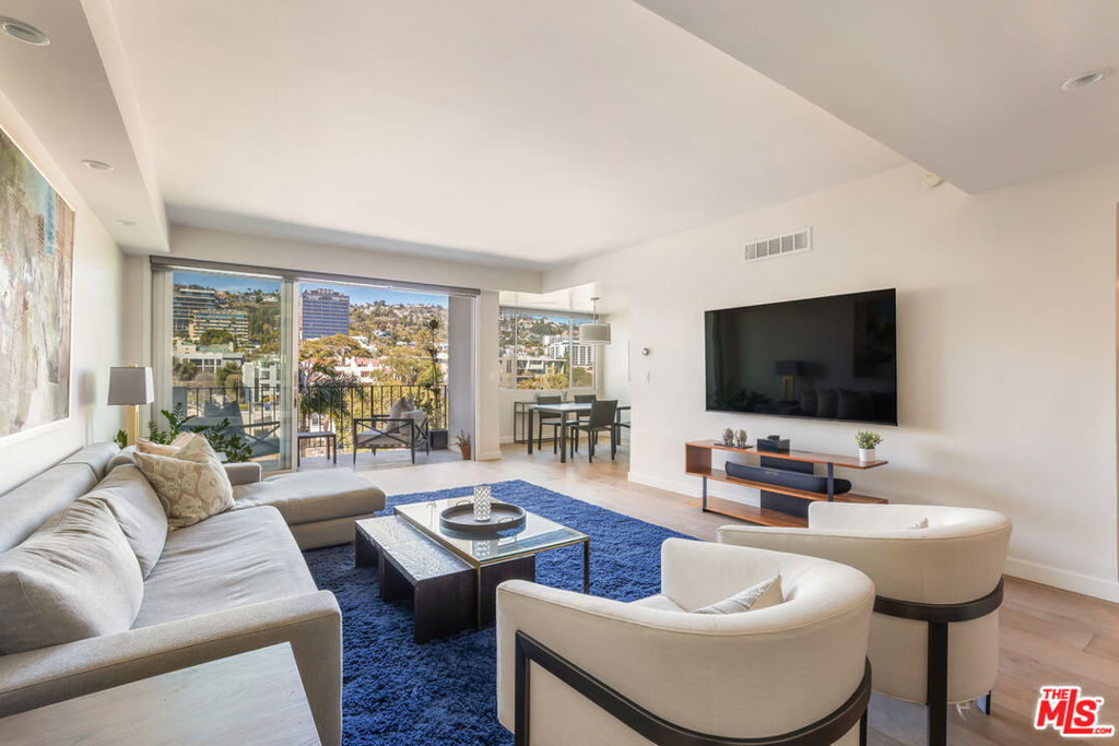 818 N Doheny Drive #607