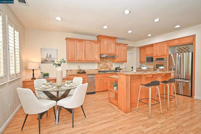 1416 Allanmere Dr, San Ramon CA: https://media.crmls.org/mediaz/6d7a53e6-27a4-4978-a989-65bce1a75f85.jpg