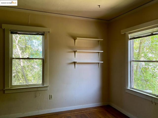 1100 Park AVE, Alameda CA: https://media.crmls.org/mediaz/6d7a6038-c58c-4f02-a9c2-fda521ff1ce3.jpg