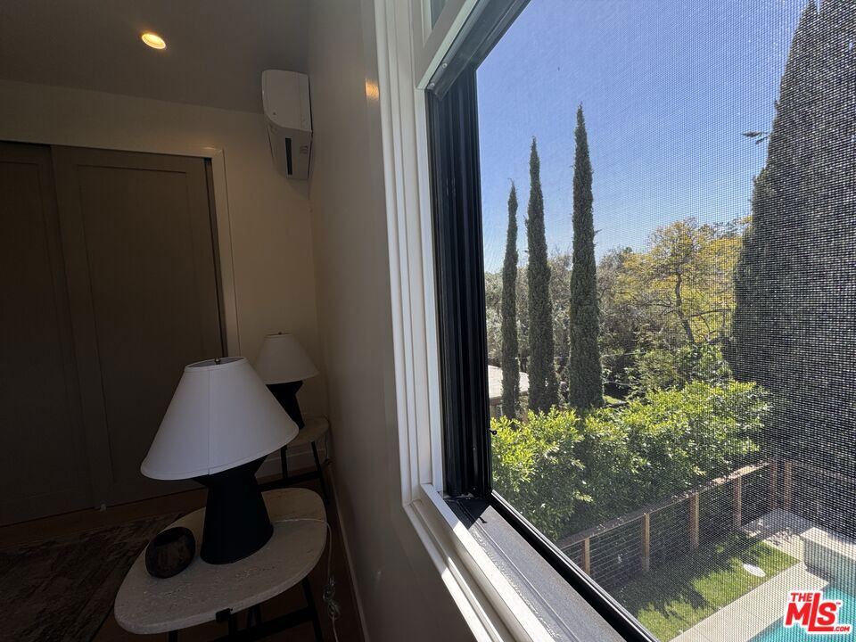 https://media.crmls.org/mediaz/6d7a6648-30c0-4591-868e-ee799fba7f24.jpg?preset=X-Large