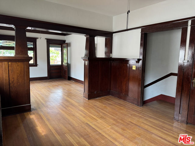 224 N Louise Street, Glendale CA: https://media.crmls.org/mediaz/6d7a7677-28af-4cc4-b988-2a2821d0a098.jpg