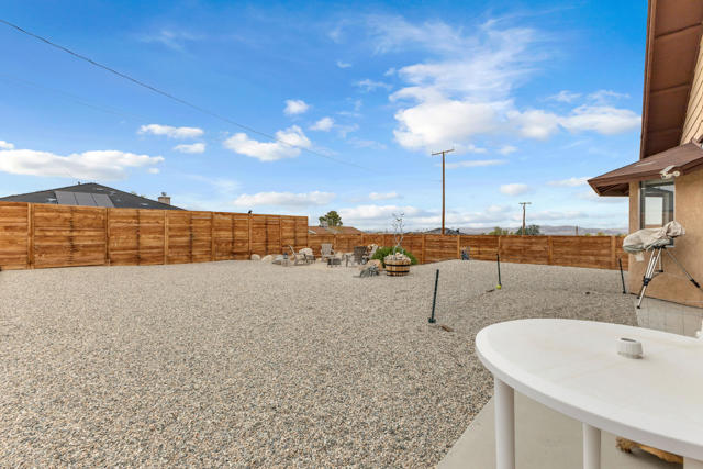 7412 Maude Adams Avenue, 29 Palms CA: https://media.crmls.org/mediaz/6d7ad123-ee2c-45ae-bcf4-fdadbfcb76bd.jpg