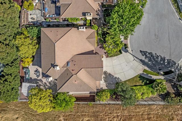 7048 Huntsfield Court, San Jose CA: https://media.crmls.org/mediaz/6d7b41de-0e21-4d45-8546-4d4a6a9e8363.jpg
