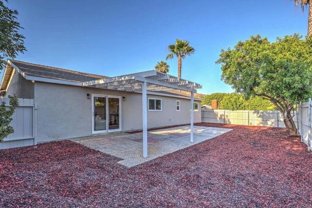 9455 Hornbuckle, Santee CA: https://media.crmls.org/mediaz/6d7b7f07-3cde-4972-8766-fe7b497fc014.jpg