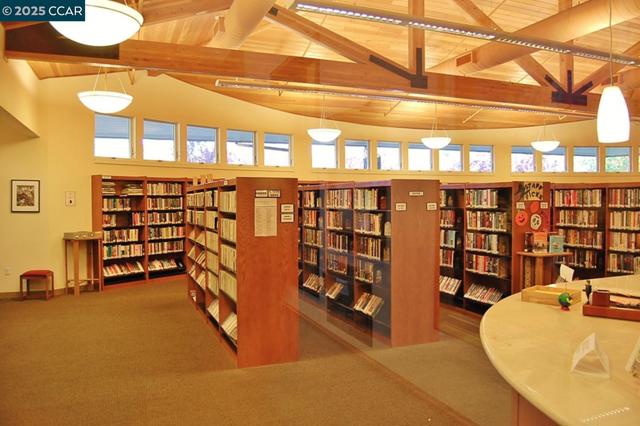 1316 Rockledge Ln, Walnut Creek CA: https://media.crmls.org/mediaz/6d7bd40a-3abc-478b-80d4-3960b152649d.jpg