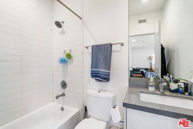 845 N Bunker Hill Avenue, Los Angeles CA: https://media.crmls.org/mediaz/6d7c4145-d6ec-4199-ac68-06105325d4f4.jpg