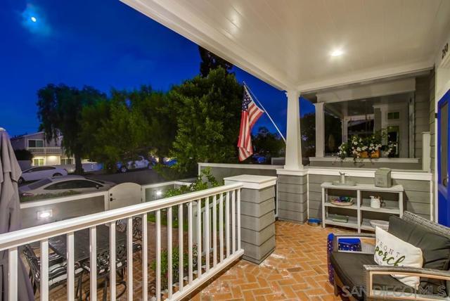 240 B Avenue, Coronado CA: https://media.crmls.org/mediaz/6d7c819f-6177-41cf-87d1-2dd3a9781623.jpg