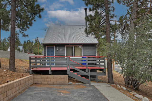 102 E Country Club Boulevard, Big Bear CA: https://media.crmls.org/mediaz/6d7cac95-2e67-48ef-9703-68701eefb5c2.jpg