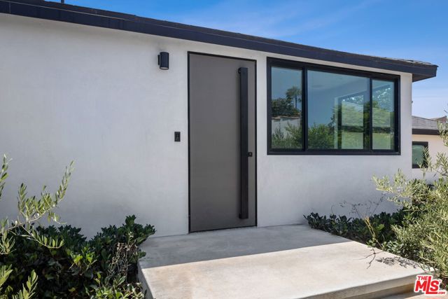 3940 Huron Avenue, Culver City CA: https://media.crmls.org/mediaz/6d7d340a-ab2b-4dee-8886-c9e74f7b83f4.jpg