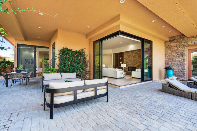 79900 De Sol A Sol, La Quinta CA: https://media.crmls.org/mediaz/6d7d62c2-5051-4c42-ba87-5d3f92df84db.jpg