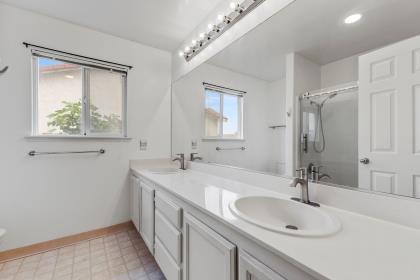 1392 New Hampshire Court, Salinas CA: https://media.crmls.org/mediaz/6d7dc5ae-1a3e-419b-b78f-2732483fb08f.jpg