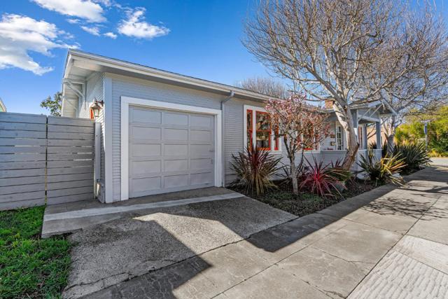 791 Spruce Avenue, Pacific Grove CA: https://media.crmls.org/mediaz/6d7eadbc-542a-4ce4-8edd-0e74279efa80.jpg