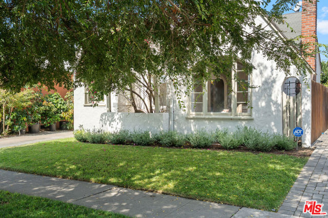 1511 Carmona Avenue, Los Angeles CA: https://media.crmls.org/mediaz/6d7ecc9a-9087-4589-80ad-9f3946a5dbad.jpg