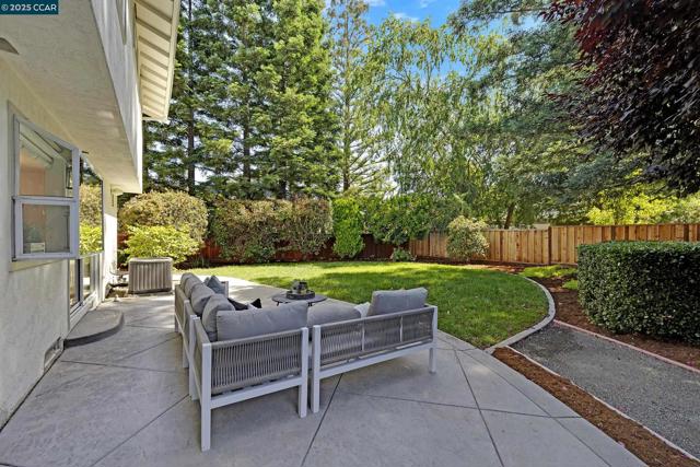 222 Scotts Mill Ct, Danville CA: https://media.crmls.org/mediaz/6d7f29c0-1b8e-4e15-9023-5ee9e9b6743d.jpg
