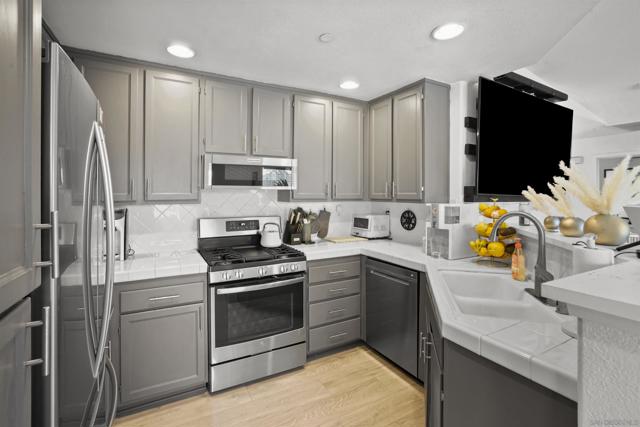 802 Azalea Ave, San Marcos CA: https://media.crmls.org/mediaz/6d7f3c93-c406-4410-b2f4-34164bc97697.jpg