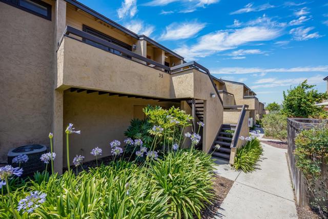 9228 Mast Blvd, Santee CA: https://media.crmls.org/mediaz/6d7f4982-073e-4413-80fd-66ba74684590.jpg