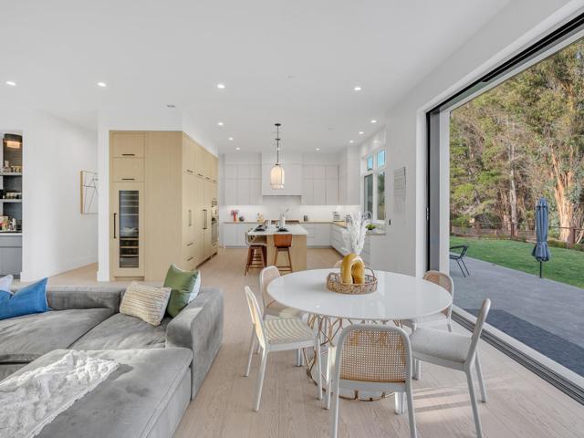 60 Glengarry Way, Hillsborough CA: https://media.crmls.org/mediaz/6d7fae60-a72e-47bc-bef8-98b1705e6f1e.jpg