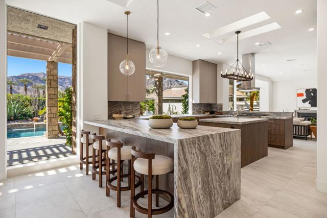 9 Regency Drive, Rancho Mirage CA: https://media.crmls.org/mediaz/6d803dd9-928c-4036-aa85-8d03d58f9692.jpg