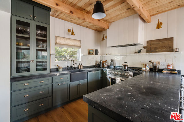 28805 North Shore Road, Lake Arrowhead CA: https://media.crmls.org/mediaz/6d80b3d3-44f2-495e-82f0-f7a2568cc41b.jpg