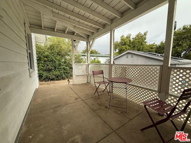 6520 Valmont Street, Tujunga CA: https://media.crmls.org/mediaz/6d80c8f8-f4ea-4d2f-a810-bb2591859a27.jpg