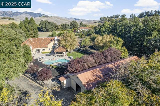 5655 Bruce Dr, San Ramon CA: https://media.crmls.org/mediaz/6d817b0d-04e1-48b9-91e0-fff4ec3b0bf9.jpg