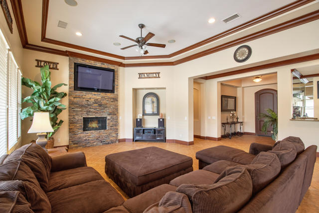 153 Merano Way, Palm Desert CA: https://media.crmls.org/mediaz/6d81f278-e3da-4221-8778-50a95d4b40da.jpg