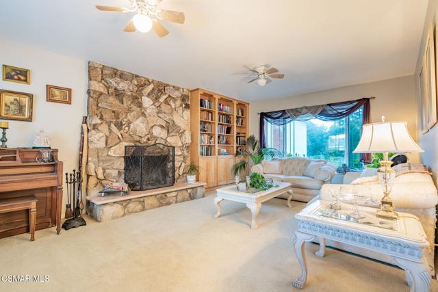 76 Robbins Court, Simi Valley CA: https://media.crmls.org/mediaz/6d8249de-f64a-4bbe-bad8-38f4d0cb21d3.jpg