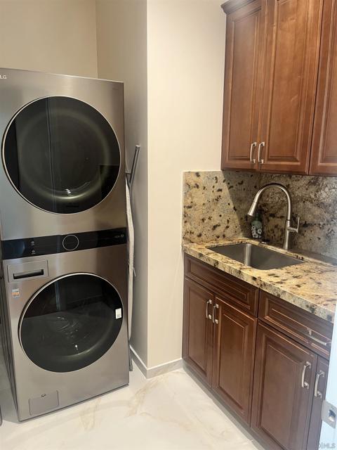 9007 Montrose Way, San Diego CA: https://media.crmls.org/mediaz/6d8261cb-d55f-432b-9d04-5abfb1140237.jpg