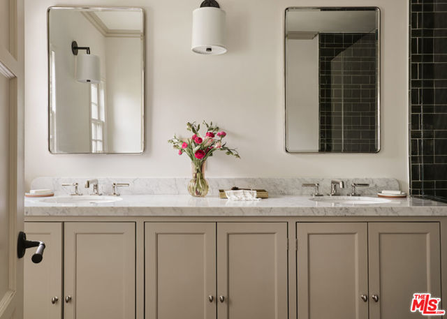 3372 Ley Drive, Los Angeles CA: https://media.crmls.org/mediaz/6d8330da-30a9-4c84-a2c0-83d8b2a40aac.jpg