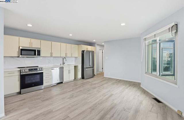 450 San Bruno Ave, San Francisco CA: https://media.crmls.org/mediaz/6d83c219-5c4e-49fa-b10c-0bcf5746137c.jpg