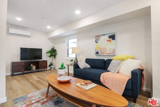 Image 5 of 40 For 528 Daisy Avenue