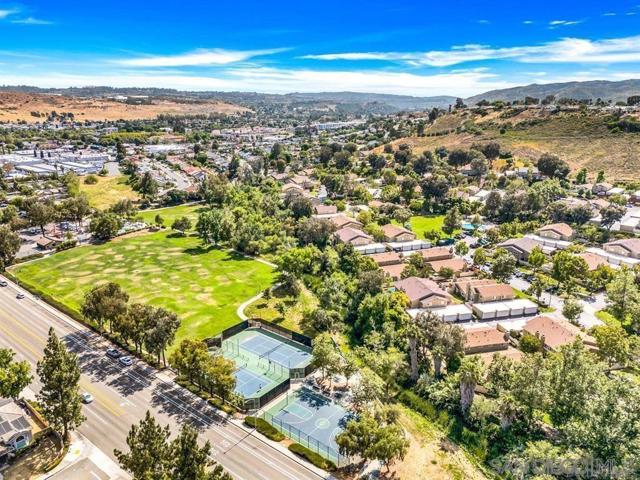 13669 Comuna Drive, Poway CA: https://media.crmls.org/mediaz/6d83eb60-1dd9-4973-8631-797ea817a65a.jpg