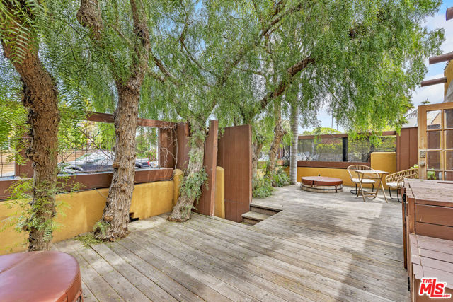 718 Vernon Avenue, Venice CA: https://media.crmls.org/mediaz/6d840e38-7b25-42eb-8702-c99a3ae4c9c3.jpg