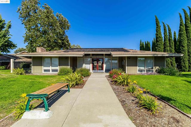 2059 Olivera Rd, Concord CA: https://media.crmls.org/mediaz/6d844139-79cb-40af-aa40-b6932eee5a88.jpg