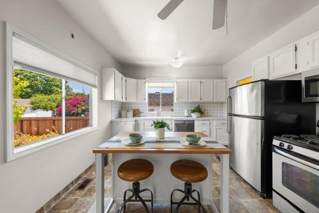 28 Clarendon Road, Burlingame CA: https://media.crmls.org/mediaz/6d8476a0-afff-428d-8f3a-3ae38974c818.jpg